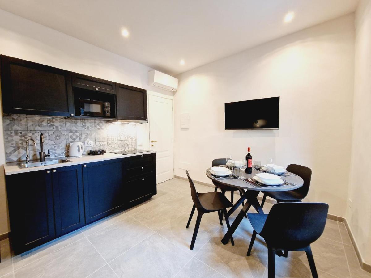 Monna Dina In Apartment Florenz